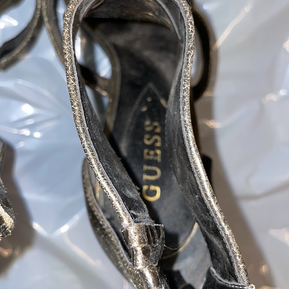 Guess - Picture 6 of 10